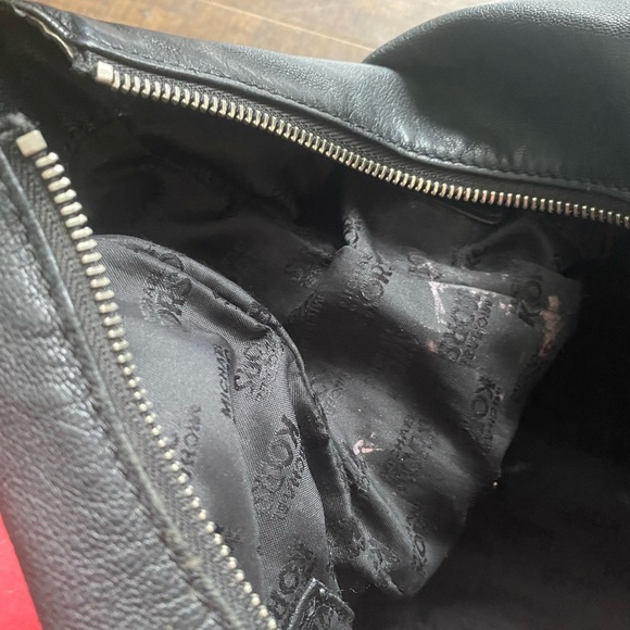 Michael Kors Slouchly Shoulder Hobo black leather bag - Picture 9 of 11